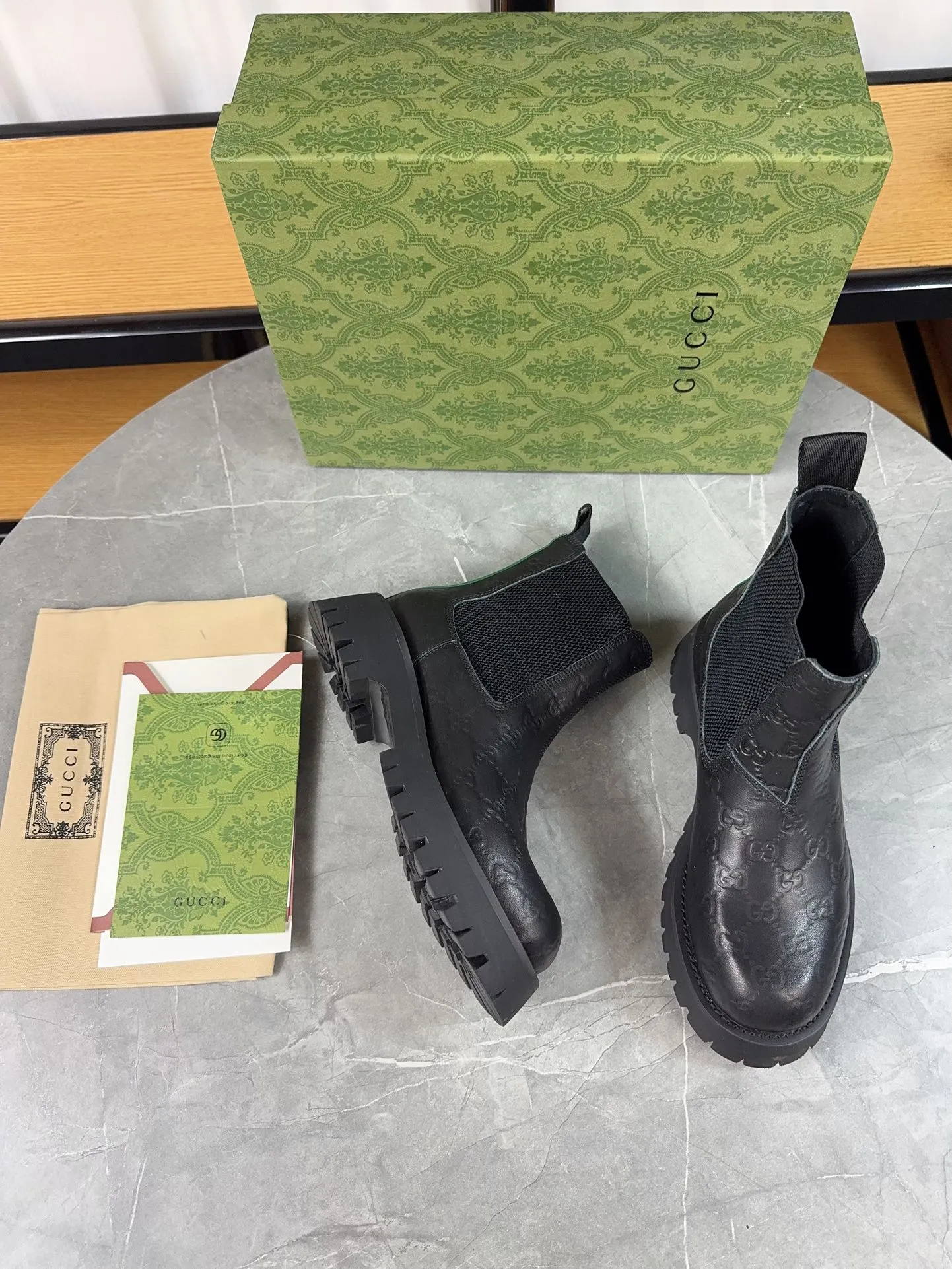 Men's shoes 💰640💰 New model from Gucci, double GG groove thick-soled loafers. The original version is made 1:1. Super beautiful quality, classic model at the counter. ❶Upper: original open-edge beaded cowhide ❷Inner lining: water-dyed cowhide ❸Feet: water-dyed cowhide ❹Outsole: ultra-light original sole ❺Thick sole heightening: 3.5cn ❻Packing: original packaging ❼Number: 35-42 (41 41 customized, non-refundable) Men's model: 38-46 (45, 46 customized, non-returnable)